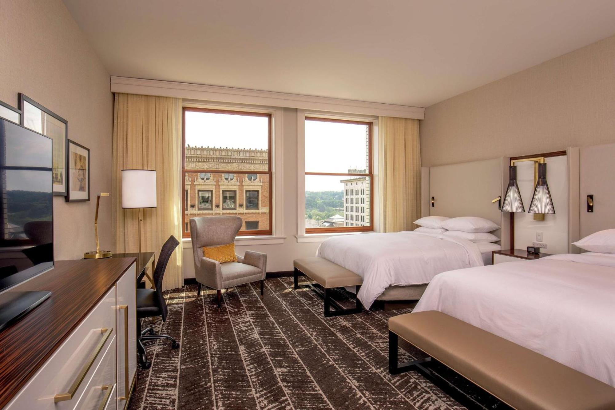 Doubletree By Hilton Youngstown Downtown Exterior foto